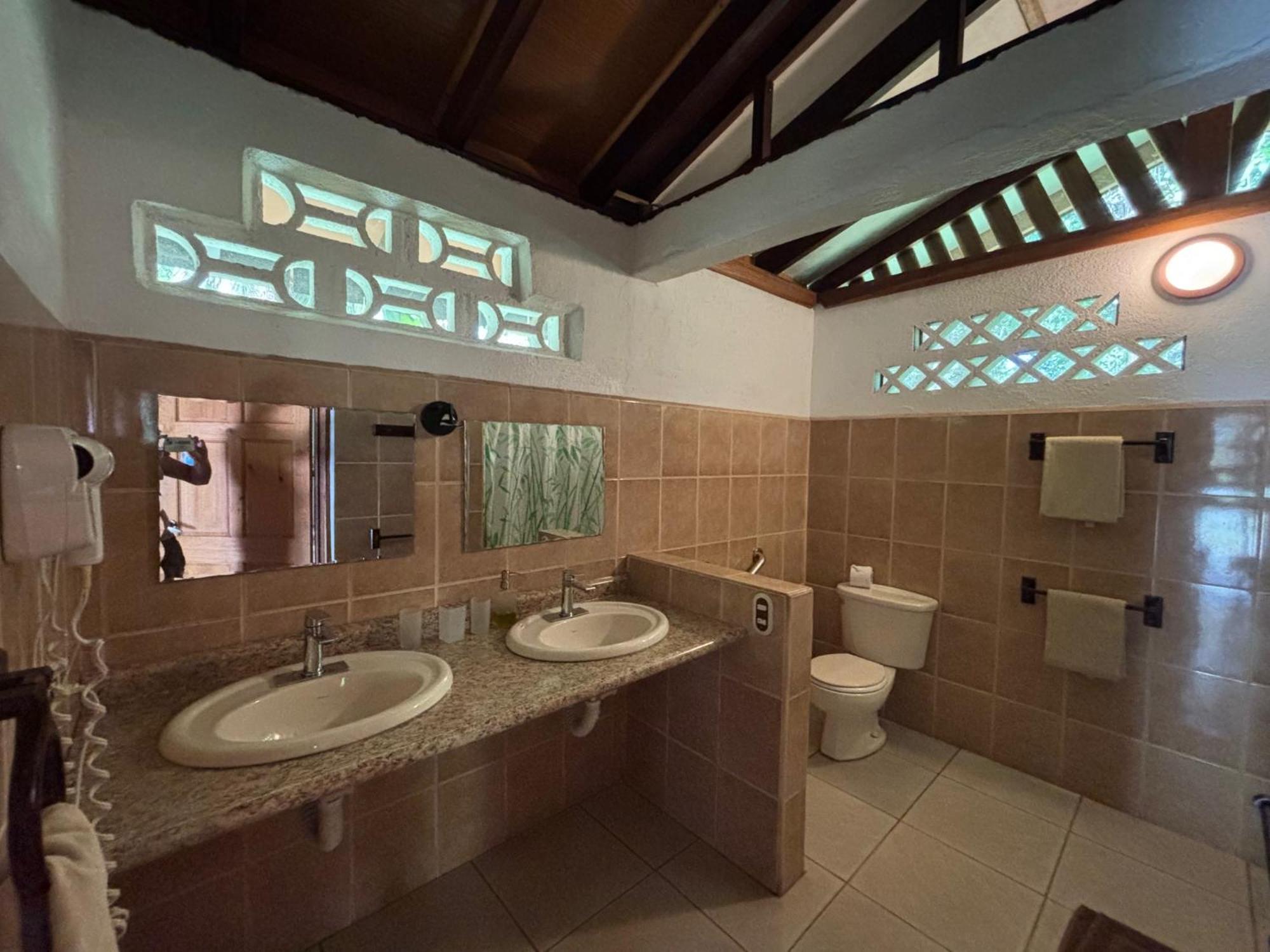 Hotel Suizo Loco Lodge & Resort Cahuita Eksteriør billede