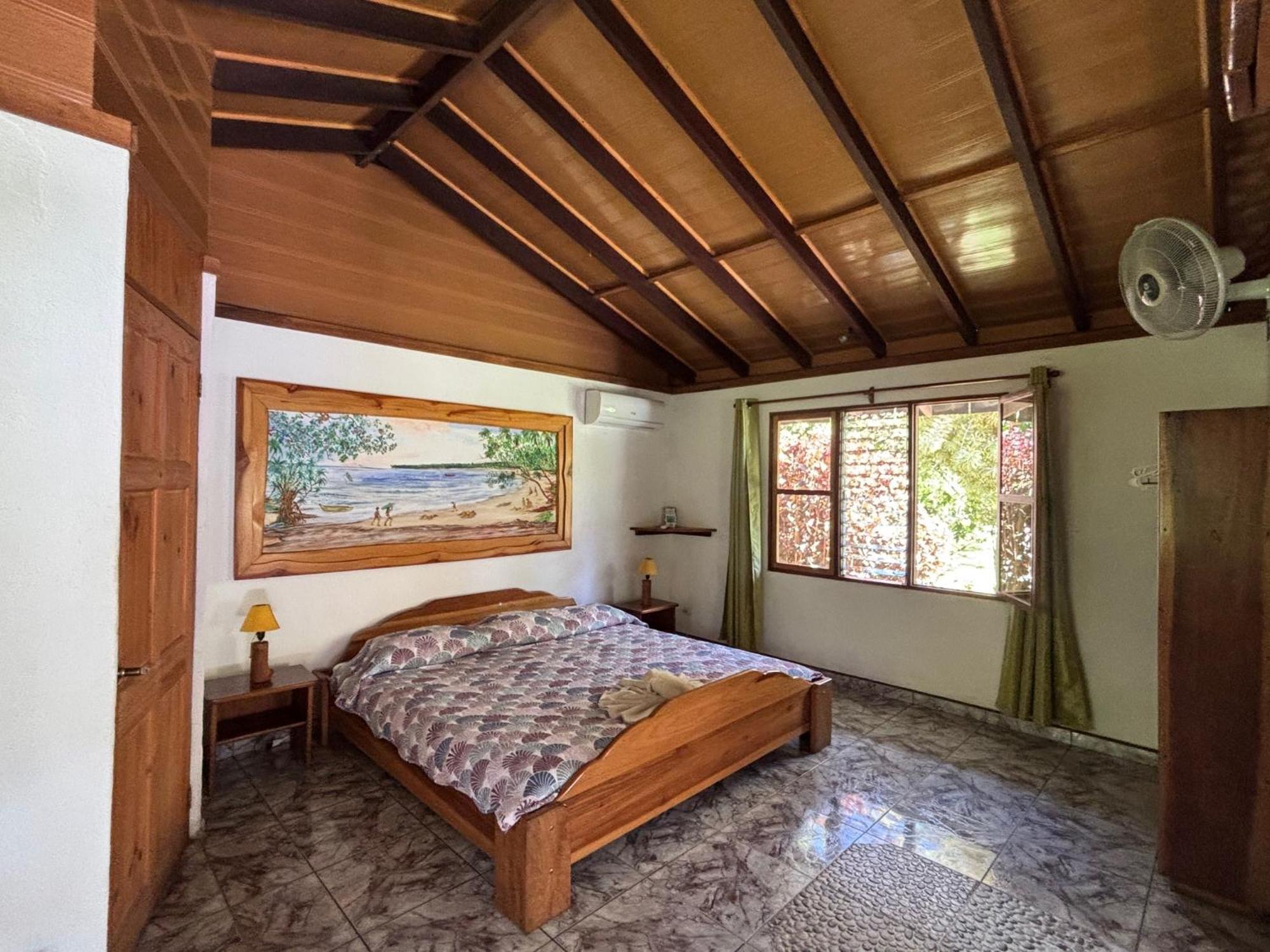 Hotel Suizo Loco Lodge & Resort Cahuita Eksteriør billede