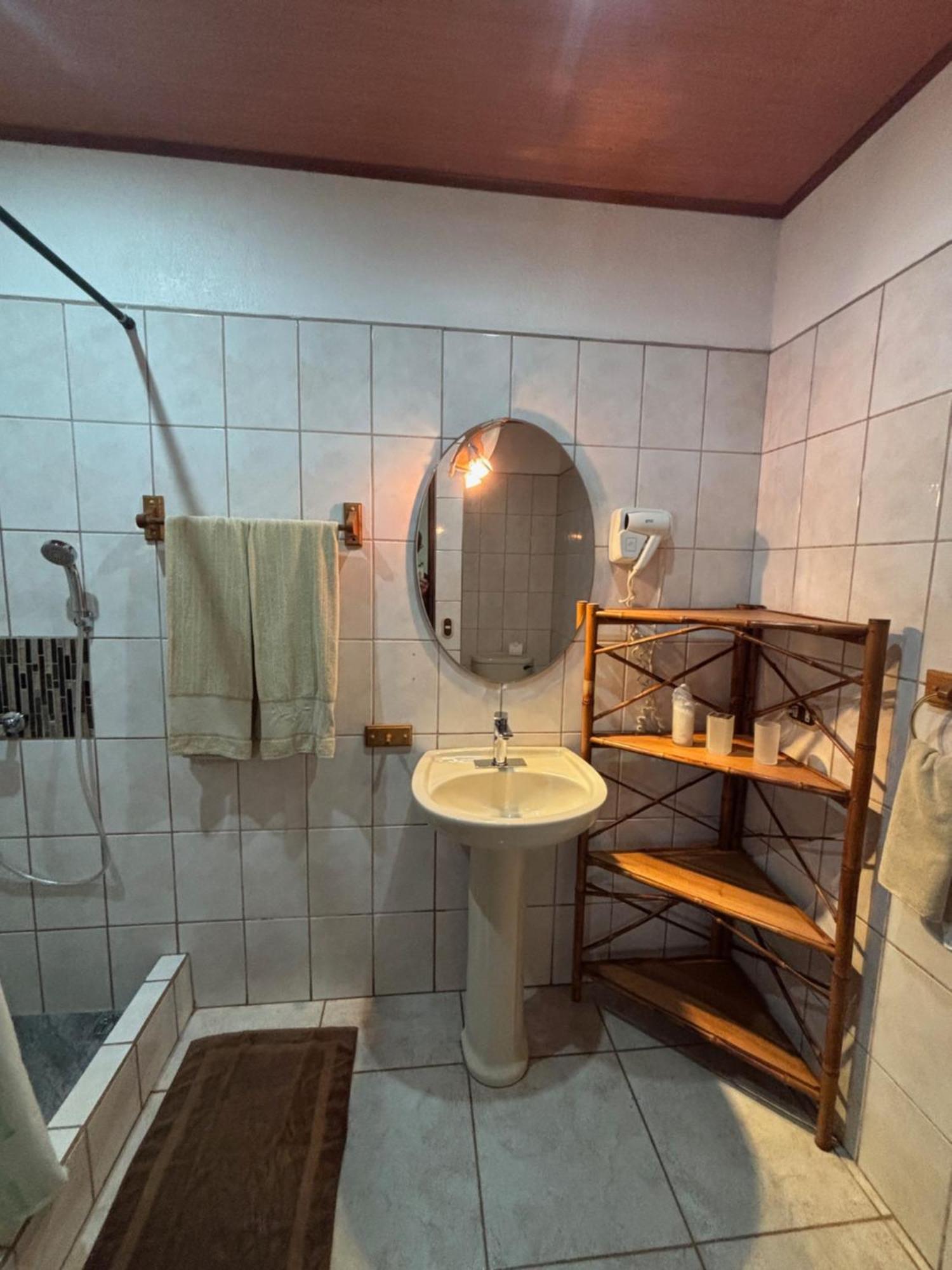Hotel Suizo Loco Lodge & Resort Cahuita Eksteriør billede