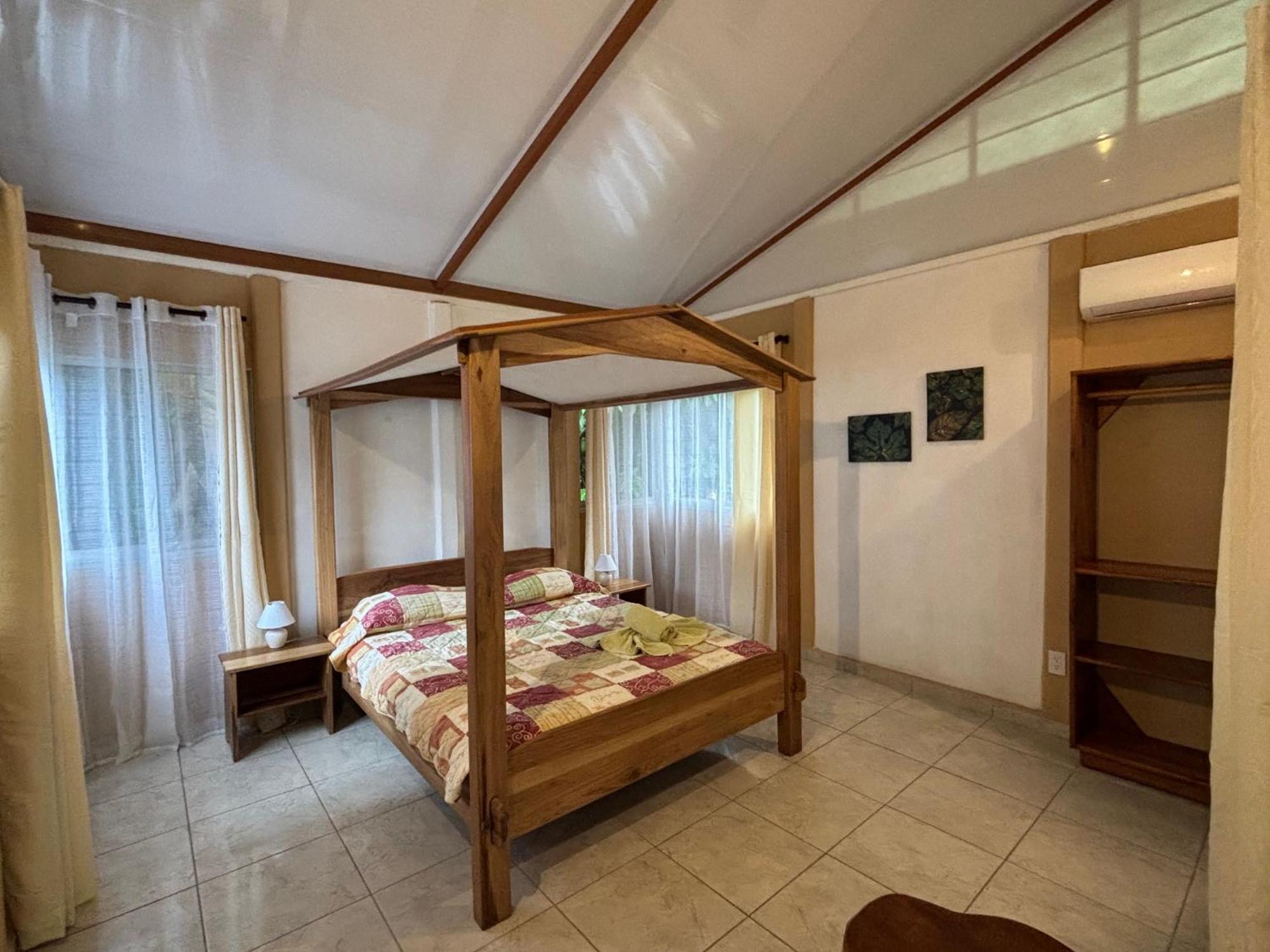 Hotel Suizo Loco Lodge & Resort Cahuita Eksteriør billede