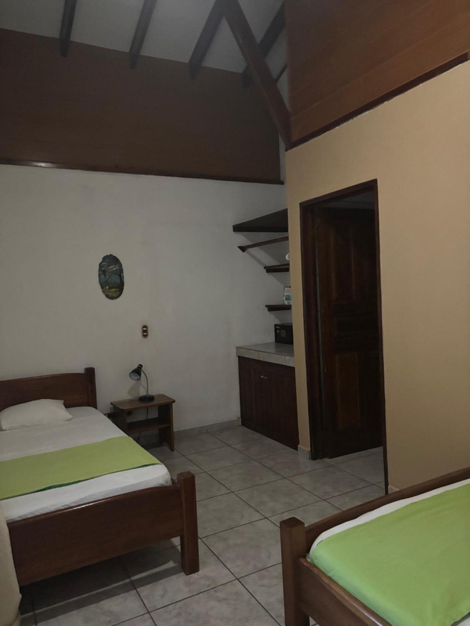 Hotel Suizo Loco Lodge & Resort Cahuita Eksteriør billede